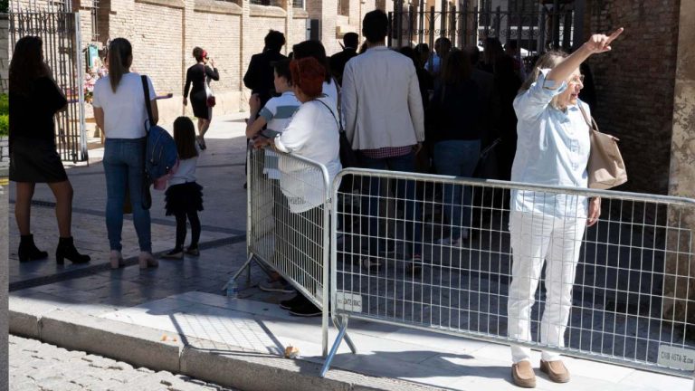 Grades em manifestações: segurança e controle público